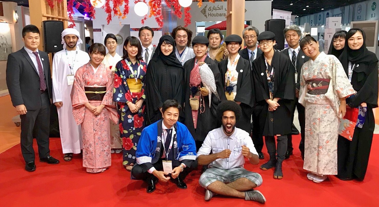 諏訪流放鷹術保存会:アブダビの展示会（ADIHEX）をサポートしてくださる皆様と